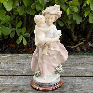 Lladro Figurine Playing Mom Girl With Baby & Flowers #6681 Retired with Box